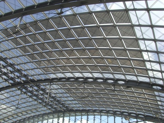 Die Dachfassade im Berliner Hauptbahnhof.