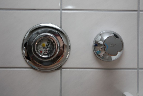 Der Bedarf an kaltem Trinkwasser ist ganzjährig hoch und relativ konstant. Ebenso der Energiebedarf für Brauchwasser.