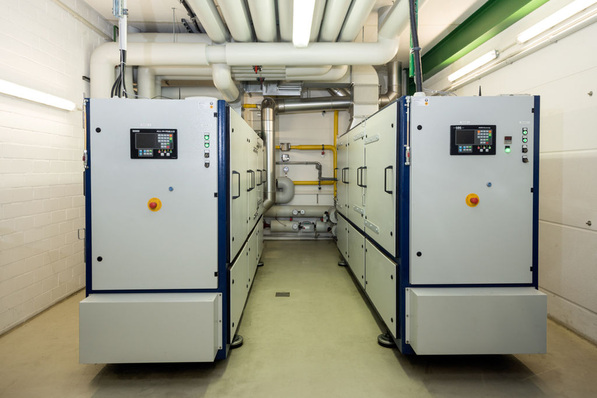 Die zwei BHKWs produzieren Strom und Abwärme.