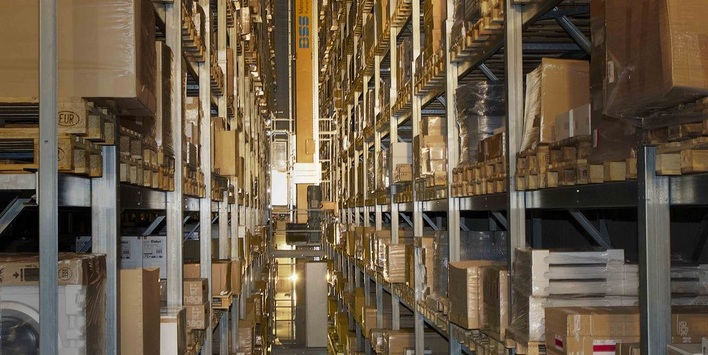 Auslieferungslager von Obeta in Ludwigsfelde bei Berlin. Photovoltaik ist ein Türöffner. Die Kunden wollen dann noch neue Zählerschränke, erweiterte Kabel oder etwas für den Brandschutz tun.