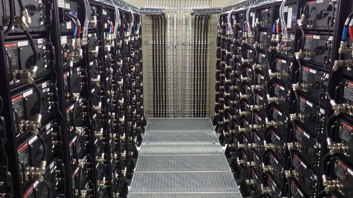 Ein Blick in den Großspeicher der Wemag in Schwerin. Auch hier lieferte SDI die Batteriezellen.