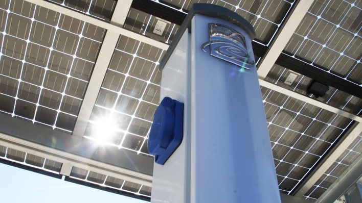 Neue Ladesäule von Galaxy Energy, die sich gut mit einem solaren Carport kombinieren lässt.