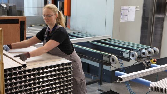 Neben Montagesystemen für Solaranlagen produziert Mounting Systems auch Rahmen für Solarmodule und solarthermische Kollektoren.