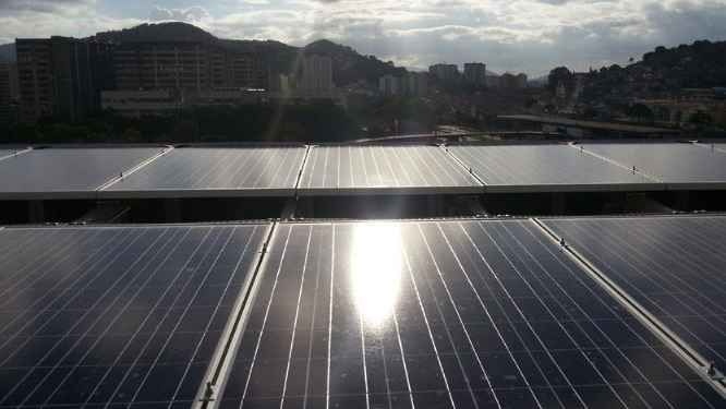 Die 1.556 Solarmodule auf dem Dach des Maracanã-Stadions kommen von Yingli.