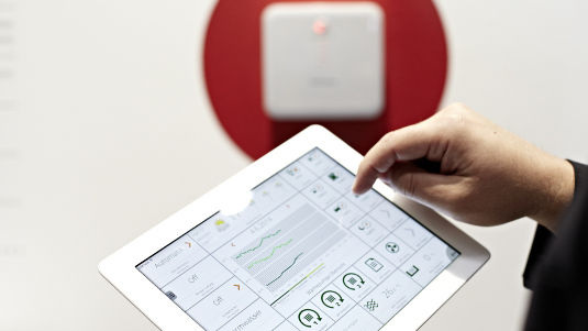 Das Smart Eco System lässt sich sowohl mit dem Tablet als auch mit dem Smarthone und sogar mit dem Fernseher bedienen.