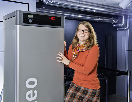 
Die Abmessungen, das Design und der Bedienkomfort der Heizgeräte mit Brennstoffzellen entsprechen den üblichen BHKW oder Wärmepumpen. Sie passen gut in den Heizkeller oder in den Haustechnikraum.
