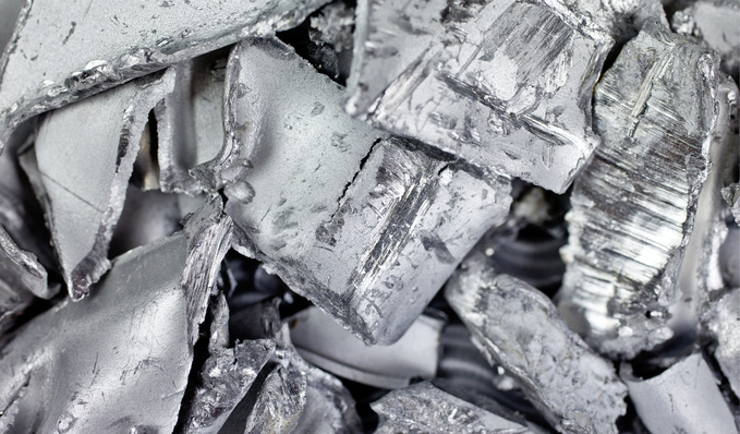 
Geld lässt sich bei alten Modulen nur mit den Metallen verdienen. Dazu gehören das Silber aus der Metallisierung und das Aluminium aus den Modulrahmen.



