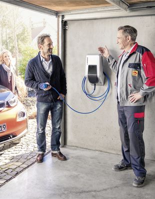 



Für die neuen Amtron-Ladeboxen findet sich in jeder Garage eine freie Wand und der erforderliche elektrische Anschluss.
