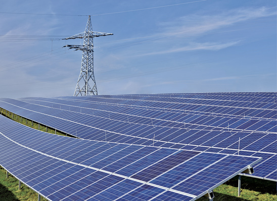 
Auch wenn das neue EEG die netzstützenden Funktionen von Solarparks nicht honoriert, werden sie künftig an Bedeutung gewinnen, vor allem für Stadtwerke und größere Betriebe. 



