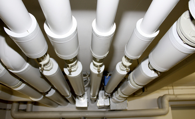 



Die Heizungsverteilung im Keller führt die Wärme zu den Steigsträngen in die Wohnungen.
