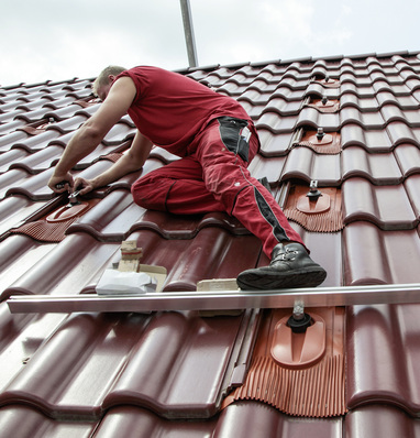 
Die Photovoltaik muss immer höhere Ansprüche erfüllen: bessere Qualität, mehr Produkte und Anwendungen, Eigenverbrauch und komplexe Systeme. Der Markt wird vielfältig.



