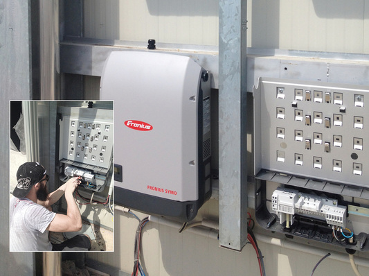 



Beim Austausch von Wechselrichtern bietet sich die Modernisierung an. Denn die neuen Geräte bieten zahlreicheZusatzfunktionen, zudem ist ihre Effizienz viel besser als bei älteren Geräten.
