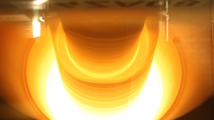 Solarworld hat in Arnstadt die Fertigung von monokristallinen Ingots aus Siliziumtiegeln wieder aufgenommen.