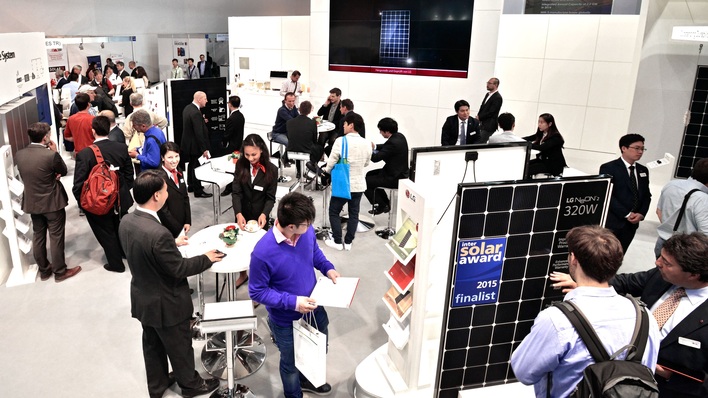 Auf der Intersolar stießen die Neuheiten bei den kristallinen Solarmodulen auf reges Interesse.