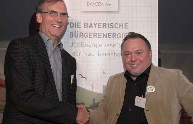 Thomas E. Banning von Naturstrom (links) und Markus Käser von Bürgerenergie Bayern.