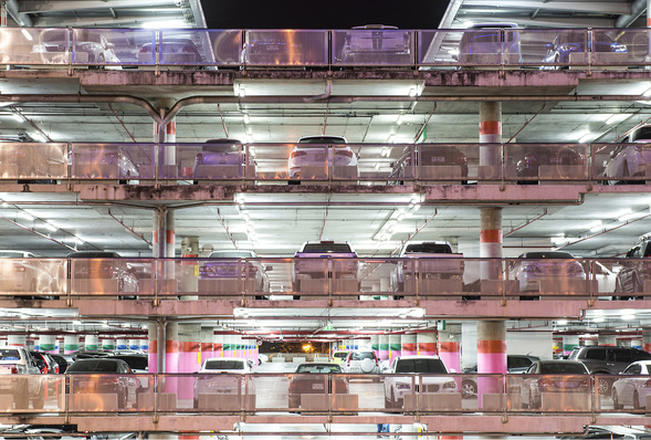 



Schranken, Beleuchtung, Kassenautomaten – ein Parkhaus hat einen gut planbaren Strombedarf.
