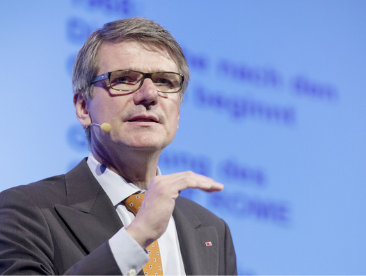 



Max Schön



ist Jahrgang 1961. Zwischen 1981 und 1984 studierte er Betriebswirtschaftslehre an der Dualen Hochschule in Stuttgart. Nach dem Abschluss trat er in die elterliche Firma Max Schön GmbH & Co. KG ein, die mit Stahl, Röhren, Werkzeugen, Maschinen, Haustechnik und Küchen handelte. 1985 übernahm er die Geschäftsführung. Zehn Jahre später erfolgte die Neuordnung des Unternehmens, mit Umwandlung in eine Aktiengesellschaft. 1999 wechselte er aus dem Vorstand der Max Schön AG in den Aufsichtsrat. Von 2001 bis 2005 war er Präsident des Unternehmerverbandes „Die Familienunternehmer – ASU“. Von 2005 bis 2008 gehörte er zum Vorstand der Baltik AG für Kapitalbeteiligungen in Lübeck. Danach war er Vorstand der Stiftung Zwei Grad in Berlin, seit 2014 ist er stellvertretender Vorsitzender der Possehl-Stiftung in Lübeck. Seit 2007 ist er zudem Präsident des deutschen Club of Rome.
