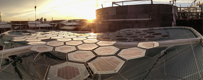 



Abends, wenn die Sonne hinter den Dächern von Mailand verschwindet, haben die organischen Solarfolien den Speicher gefüllt.
