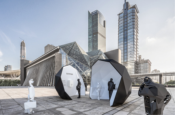 



So wird sich Sonnenbatterie seinen Kunden präsentieren, an Flughäfen, Bahnhöfen und anderen geeigneten Orten.
