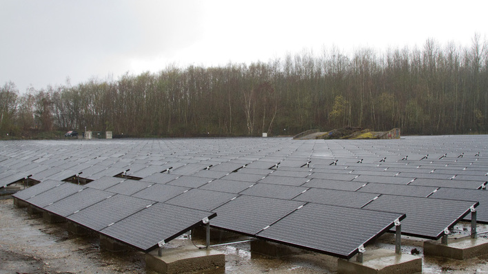 Für jeden einzelnen Pfosten des Montagegestells haben die Installateure ein eigenes Betonfundemant gegossen.