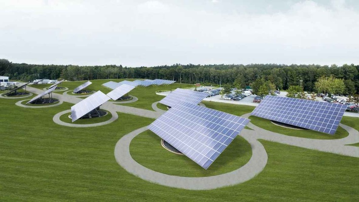 Solartische auf Trackern am Werk von DMG Mori in Bielefeld.