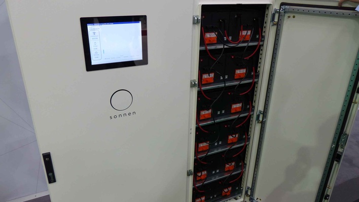 Ein Gewerbespeicher des Herstellers auf der Intersolar.