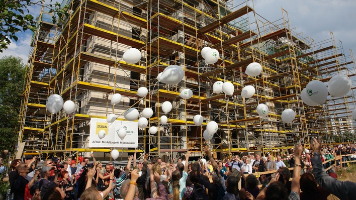 Spatenstich im Möckernkiez in Berlin-Kreuzberg.