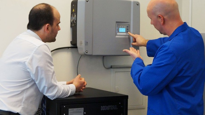 Die Batteriewechselrichter integrieren immer mehr Intelligenz und Funktionen.