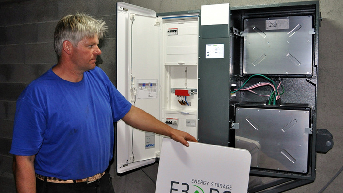 Die Sonderedition kommt mit schwarzem Deckel. Dafür verträgt sie aber zwölf Ampere Eingangsstrom.