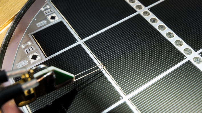 Mehrfachsolarzelle mit 30,2 Prozent Wirkungsgrad.