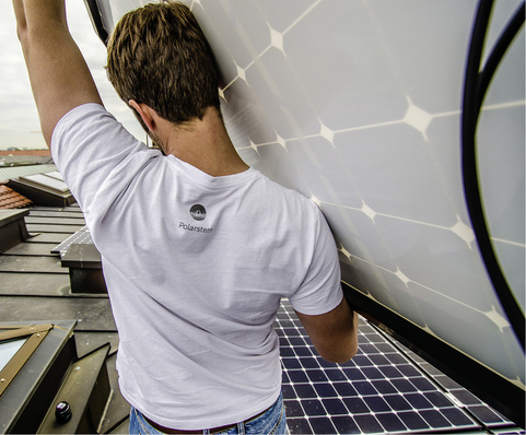 
Auf die Dächer, fertig, los! Hier installiert Polarstern eine Mieterstromanlage auf einem Wohnhaus in München. 



