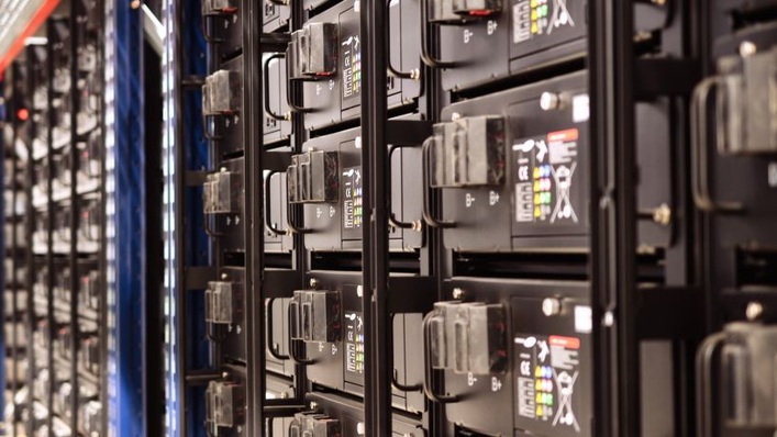 Innenansicht: Der neue Lithiumspeicher in Sachsen.