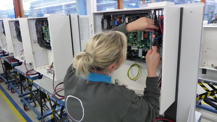 Bei Sonnen werden derzeit 50 Speicher am Tag gefertigt.