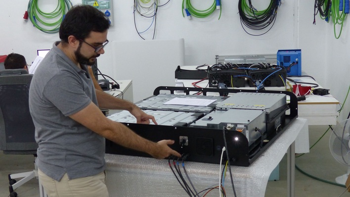 Im Testlabor werden der Ertrag einer Photovoltaikanlage sowie ein Haushalt mit authentischem Lastprofil simuliert.