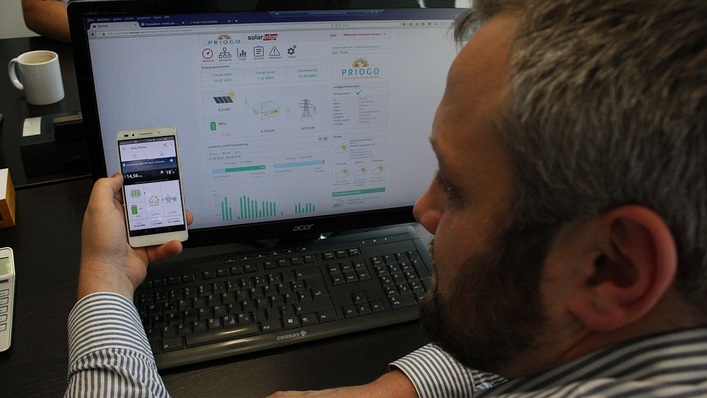 Die Betriebsdaten des Speichers lassen sich über PC oder Smartphone abrufen.