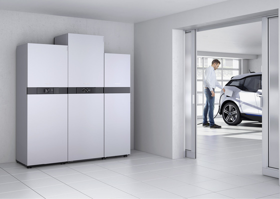 



Viessmann gehörte zu den ersten Anbietern von Heizgeräten mit Brennstoffzellen. Darin stecken ein Aggregat von Panasonic, ein Pufferspeicher und eine Gastherme.
