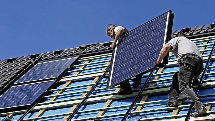 Wer nur wenig Warmwasser braucht, sollte alle Zapfstellen im Haus mit elektrischen Boilern versehen.