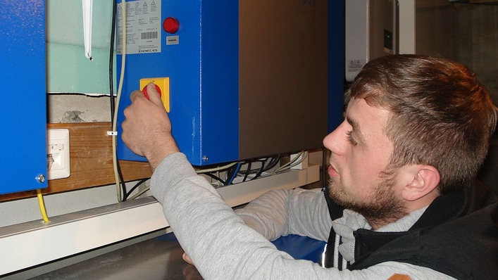 Für einen normalen Haushalt sind Speicher zwischen drei und acht Kilowattstunden ausreichend.