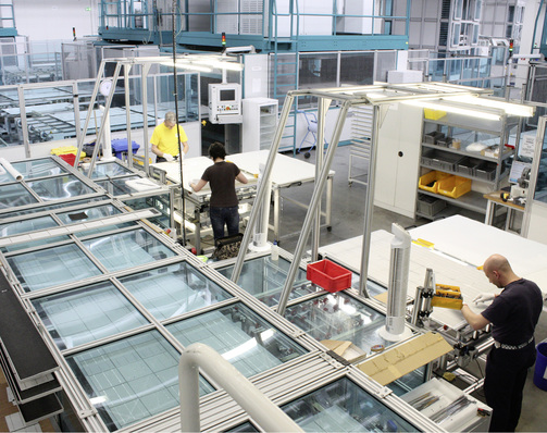 



Blick in die Fertigung: Heckert Solar hat in den vergangenen Jahren viel Geld in moderne Maschinentechnik investiert.
