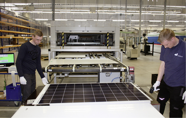 



Der Laminator im Wismarer Modulwerk kann alle Produktvarianten verarbeiten. 
