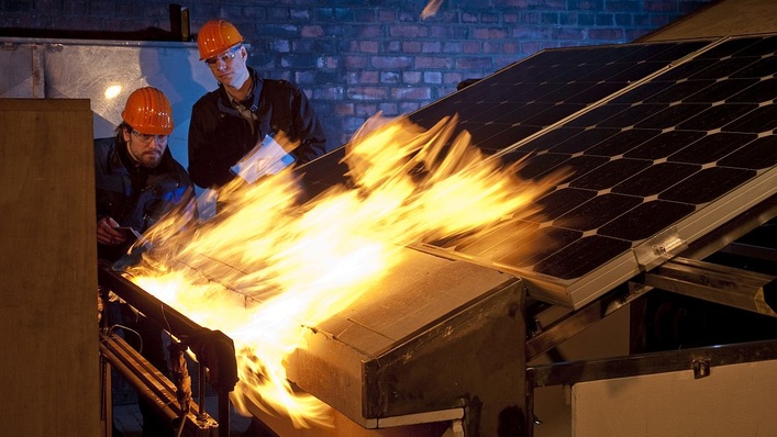 Ein Brandtest beim TÜV.