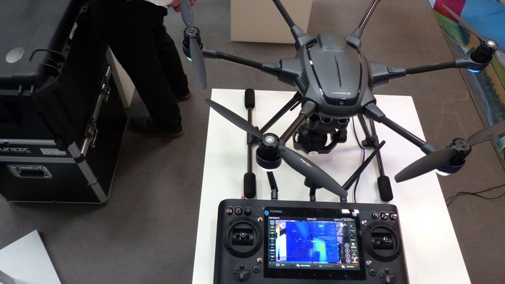 Ein Hersteller von Drohnen auf der Intersolar 2017.