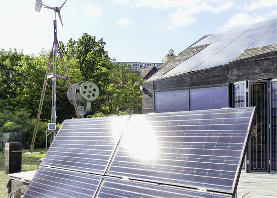 



Starke Kombi: Der für den Solar Decathlon entworfene Pavillon steht auf dem Gelände der HTW Berlin. 
