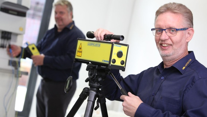 Klaus Terlinden (vorn) und Oliver Lenckowski haben den Solartektor entwickelt.