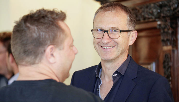 
Uwe Reusche bei einer Schulung von Vertriebsexperten.



