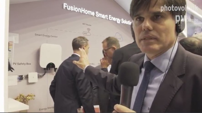 Francisco Perez Spiess erklärt den einphasigen Hybrid.