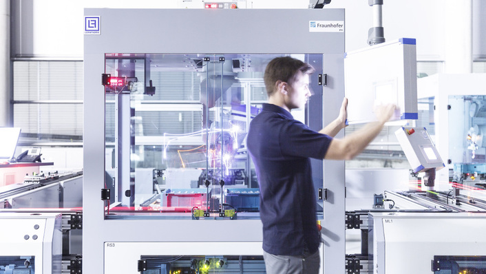 Mit der Digitalisierung kommt mehr Intelligenz in die Produktion von Batteriezellen. Damit kann sie preiswerter und flexibler werden.