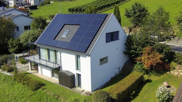 Das Einlegesystem für Photovoltaikanlagen von Ernst Schweizer.