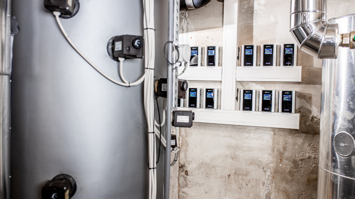 Jeder der zwölf Leistungsregler steuert stufenlos einen Elektroheizstab.