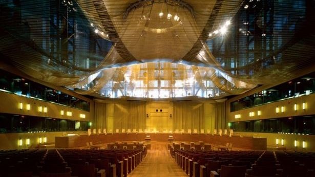 Der EuGH hat seinen Sitz in Luxemburg.